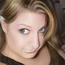 GiannaFox's Chat & Dating Profile